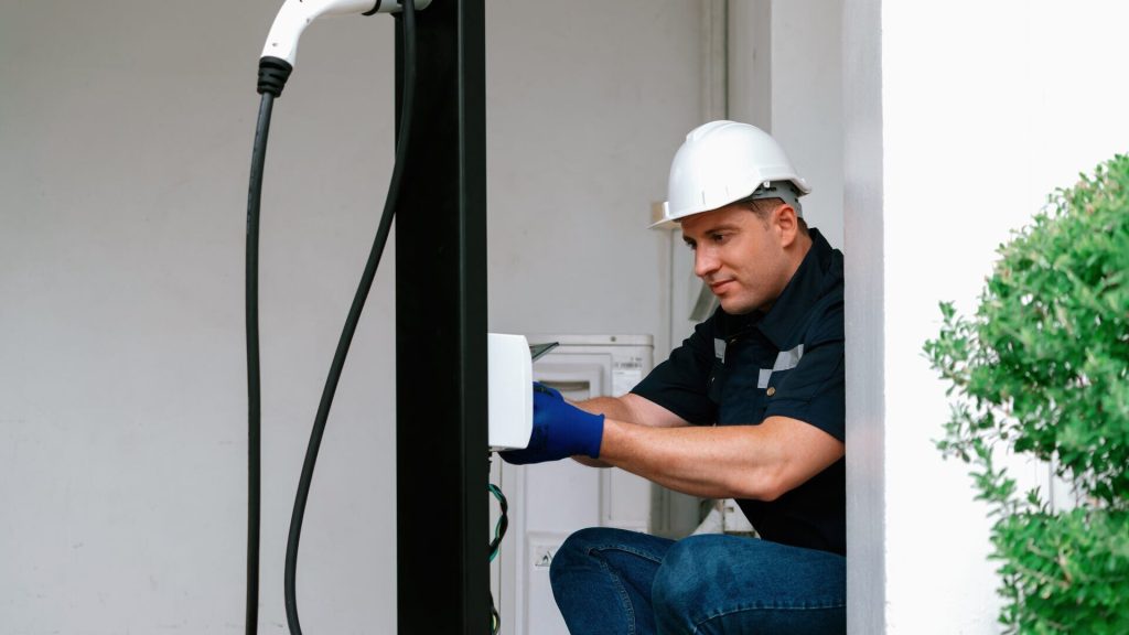 Why Your EV Charger Stops Mid-Session: Troubleshooting Automatic Cut-offs and Manual Restarts